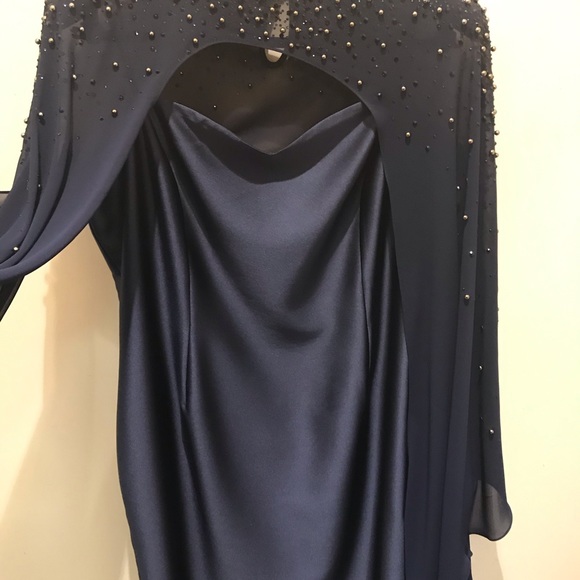 Dresses - Picture 3 of 4